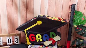 Threan 2026 Kindergarten Graduation Piñata Decoration Graduation Cap Piñata with Blindfold Bat Filler Party Favor for School Congratulation Supply 16.2x10.5x3.2