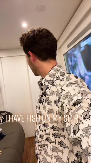 Elisabeth Shue Fitness: Fun Fish Shirt Moment