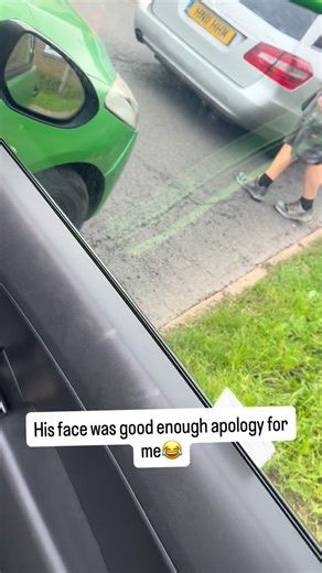 MigzyMotivation on Instagram: "Lorry was causing chaos my man went to reverse obviously didn’t look in his mirrors he’s lucky i see the funny side off things like this😅 His face was a good enough apology for me😂 I had a very eventful week leading up to loosing my license 🙃 #thegreenmachine #facespeaks1000words #imissmylicensealready😢"