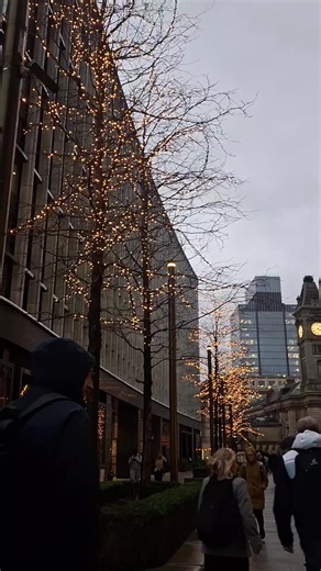 who would've thought a library could be this amazing.... Birmingham Library the largest public library in the United Kingdom that houses one of the world’s most significant Shakespeare collections. #birmingham #justforfun #fyp #librarytiktok #birminghamlibrary