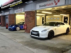 Chris Harris video: GT-R Track Pack vs 911 Turbo