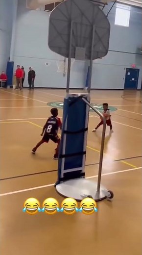 Let’s go MJ 🗣️😆🤣 3 year old figuring out how to make a play‼️