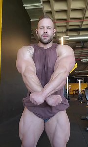 Bodybuilders news Brendon Theron new Today video update #muscles #bodybuilding #gym #makegreatthebodybuildingagain #workout #culturismoitaliano #bodybuilder #bb212lbs #classic #open | Culturismo Italiano