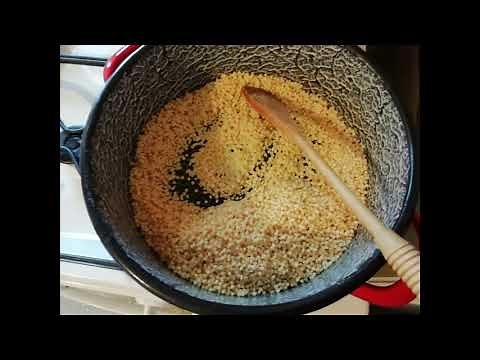 Tarhonya elkészítése.