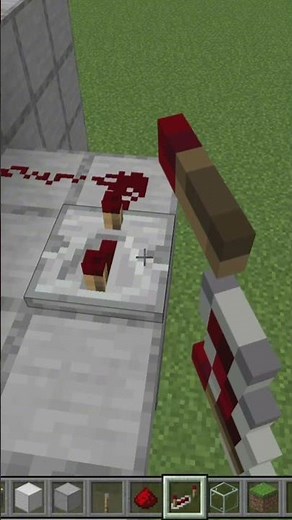 Minecraft: Best and Easiest 2 by 2 Piston Door tutorial. (Bedrock and Java!)