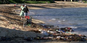 In heavy rains, an upstream dumping problem triggers a trashy situation on exclusive Kahala Beach