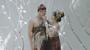 dinarastika.films on Instagram: "Prewedding of @v.andrianto & @inijedar Pupuh Ginada Paos pertama critayang Paiketan alaki rabi Sekala miwah niskala Kulawarga langgeng kewangun Muponin bagya santosa Tresna asih Bhakti ring hyang widhi wasa. Dalam bahasa indonesia : Bagian pertama diceritakan Hubungan suami istri Sekala dan Niskala Utk membangun keluarga yg langgeng Mewujudkan keluarga yg bahagia sejahtera Penuh cinta Kasih Berbakti pada Tuhan Yang Maha Esa Video by @dinarastika.films Music produ