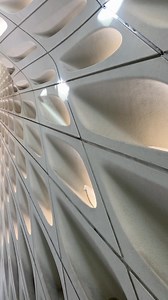 I confess I’m often not a big fan of contemporary architecture, but the @thebroadmuseum was an incredibly dynamic, clean design with bold forms and shape. Basically, a design fundamental professor’s dream come true! 😆 The building was created by @diller_scofidio_renfro and opened in 2015. xoxo Prof Lieu @claralieu From the Broad museum’s website: “Dubbed ‘the veil and the vault,’ the museum’s design merges the two key components of the building: public exhibition space and collection storage. R