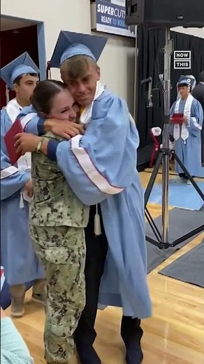 Heartwarming: U.S. Navy Sister Surprises Brother at Graduation ❤️