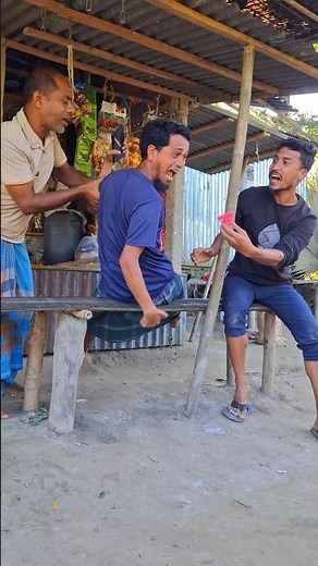 বুকের ভিতর থাইকো বন্ধু যাইওনা দূরে 😂 #dance #song #unfrezzmyaccount #tiktokviralsong #banglanewdance