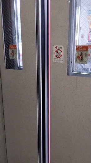 エレベーターのドア開け(コジマ電気)