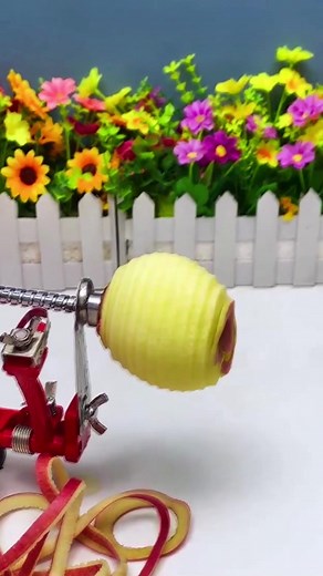 Hand-Operated Apple Peeler: Easy Fruit Peeling Guide
