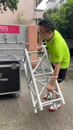 Stunning Truss Lighting Setup for Concerts and Exhibitions