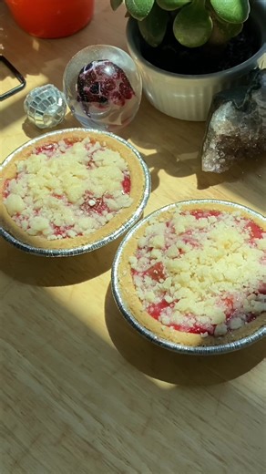 Mini Strawberry Rhubarb Pies✨ This is one of the easiest pie recipes I’ve come up with & I’m so excited to share it with you all! All you have to do is microwave the pie filling & add it to a premade pie crust! The crumble is optional but I recommend it! (Recipe below!) Recipes like this can be found in my book, Compact Cooking, which is available on Amazon, BAM, Barnes and Noble, Target, and Walmart websites and even in some stores now! The amazon & BAM links are in my bio! Recipe: Ingredients-