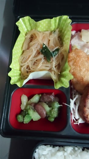 Today's catered lunch. 430 yen. Today's lunch is in a pot and comes with pork soup! 9/18-4