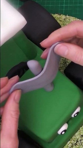 Tractor Ted cake tutorial 🚜 #cake #decoration #shortsviral