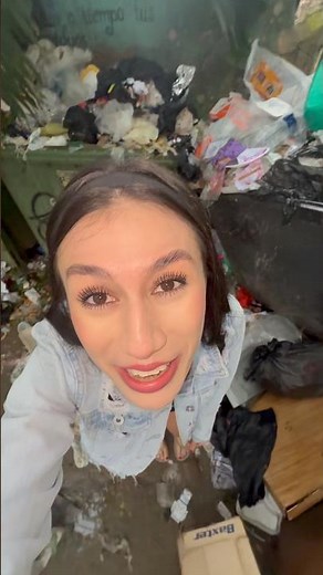 Niños recogiendo basura 🤣🤣
