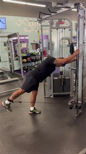 How to Perform a Cable Glute Kickback - with Coach Filipe Freitas
