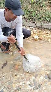 Digging for gemstones at a gold mine site. #Goldminelocation #Goldmine #TreasureHunting #digging #Diggingforgemstones #Treasure #gemstone #agate #jade #agate #Petrifiedwood #Fossilwood #bedrockcrack #Crystalstone #Chalcedony #quartz #blackdiamond #blackjade #stoneage | Jonnaidi Jhon Diamond