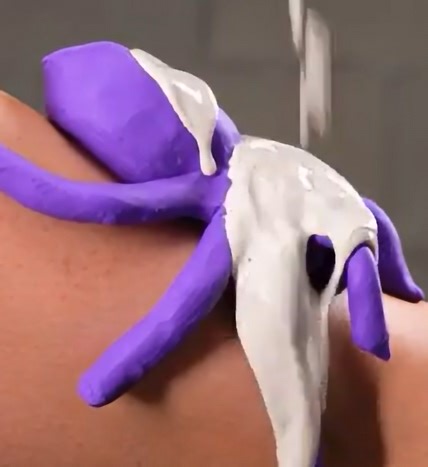 Wow! That's kind of unusual jewelry: A gorgeous accessory out of melted metal. | 5-Minute Crafts Family