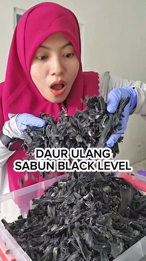 429K views · 9.3K reactions | Yang musk tinggal 1 slabb  Ngeri banget kalian kalo WAR 藍藍藍 Lebih suka Recycle BLACK LEVEL yang mana..??? | Soapleasure by Lia Chalid | Facebook