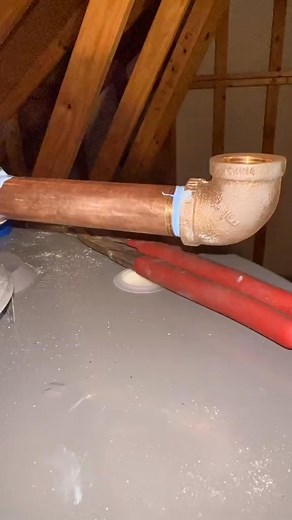 Installing an expansion tank on a gas water heater #plumbing #plumber #plumbinglife #plumberlife #plumbersoftiktok #waterheater #waterheaters #waterheaterreplacement #expansiontank #therma~ | Santino