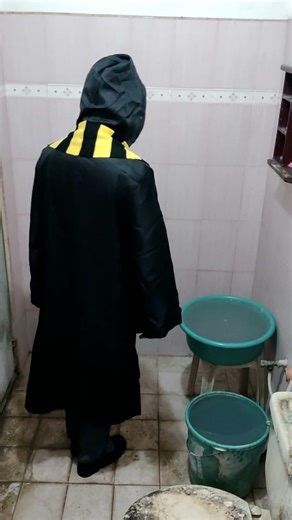 🟡 Hufflepuff wizard: ⚫ Black Robe w/ 🟡 Yellow Accent, 🟡 Yellow 👒🎩🧢 Hat, Striped 👔 Necktie & 🧣 Scarf