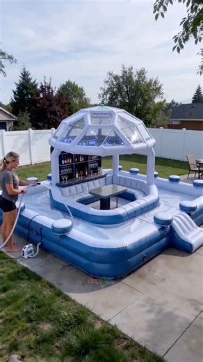 Summer party hits different with this inflatable pool bar😍🍸#fyp #poolparty #summerfun