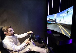 LG Set to Unveil World's First 48″ Bendable Gaming OLED Display at CES 2021