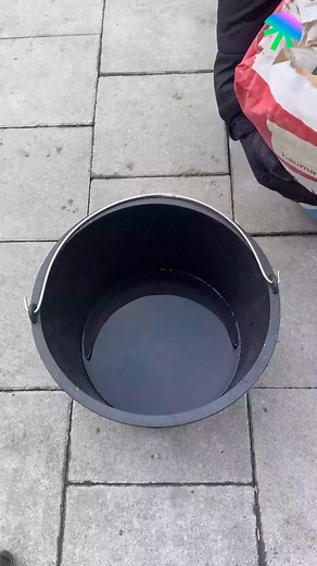 3.4K views · 17 reactions | Easy way to make concrete base #lifehacks #lifehack #diy #diyfix #quickfix #quicksolution | The Daily Dose | Facebook