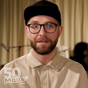 Wir feiern #MitDerMaus und was darf da nicht fehlen? Ein Geburtstagslied zum Abtanzen und Mitsingen! Mark Forster schenkt der Maus ein eigenes Lied zum 50. Geburtstag und hier gibt's einen kleinen Vorgeschmack. 💛🎶 | Die Maus