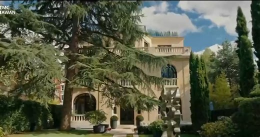 Diaporama : Visite de l'ancien hôtel particulier de Cyril Hanouna à Boulogne-Billancourt, un bien exceptionnel avec piscine intérieure