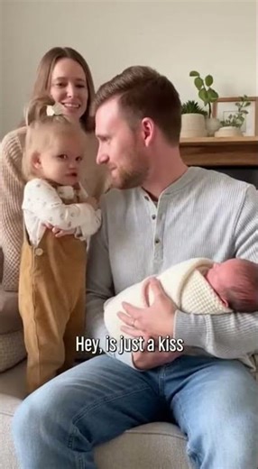 Big Sister vs New Baby… Over Daddy’s Kiss 😂#JealousBaby#BigSister#SiblingReaction#ToddlerMeltdown__🤣