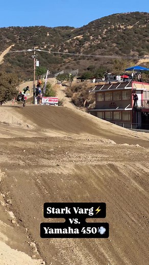 @trevorxstewart on the @stark__future Varg🔴 and @joshmosiman on the 2026 Yamaha YZ450F🔵 went head to head at World Vet again this year in the 25 class. We shared the video from @racingjack on our website with a full replay from the final battle of the weekend at the end of the day on Sunday. 🎥 @destindeerman | Motocross Action