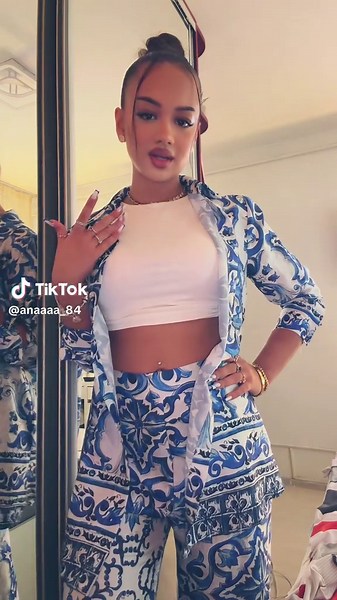 Iulia Alexandra Biee Porn - Vrei?