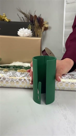 How to wrap the perfect gift 🤍 #giftgiving #gift #giftideas #giftwrapping #gadgets #sharktank