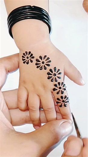Cute Small Hand Mehndi Design 2026 | Step by Step Tutorial‪@AmnaMahndiArt-f7c‬