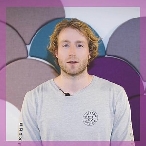 Depression är vanligare bland tonåringar än du kanske tror. Men det kan vara svårt att få behandling. 💡 Forskare på Karolinska Institutet provar en behandling via internet för tonåringar med depression.💡 Vi letar nu efter tonåringar i hela Sverige, ålder 13–17 år, för att delta I vår forskningsstudie. Läs mer och anmäl er! Låt oss tillsammans kämpa mot tonårsdepression och ge våra ungdomar möjligheten att återfinna hoppet! 💪❤️ Hjälp forskningen genom att dela inlägget! | Centrum för psykiatri