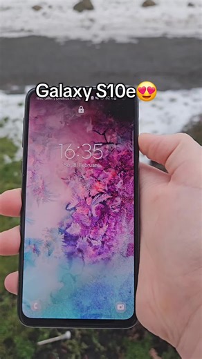 Samsung Galaxy S10e Review and Features
