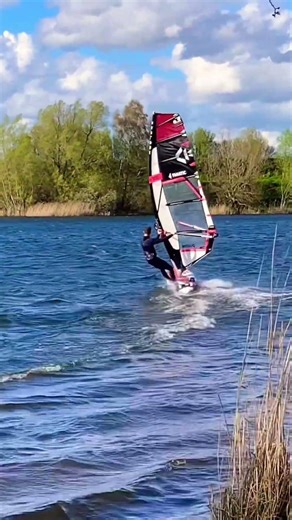 I windsurfed on the SMALLEST LAKE ever! 🤙🏽 #windsurfing