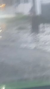 ⚠️ | #Mexicaltzingo - #Xalatlaco se encuentra encharcada a la altura del municipio de Santa Cruz Atizapán, el agua rebasó el nivel de la banqueta, por lo que el tránsito hacia Santiago Tianguistenco presenta dificultades 🚨 📹 Jesús López | Xalatlaco, estado de méxico.