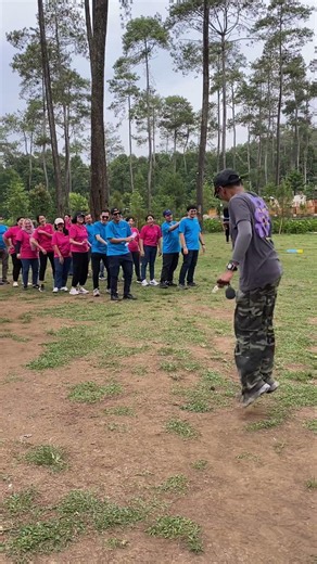 THE FUNNIEST OUTBOUND COMPETITION GAME! #shorts #outbound #icebreaking #outing #teamwork #games #...