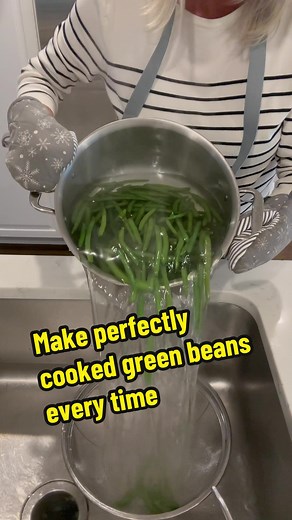 Here is a fail-proof way to cook green beans, and NO ice bath required. I know…mind blown, right 2024 is the year of the vegetable. I want to help make it as easy as possible to add healthy veggies into our menu planning. Share with someone who needs this important tip! #greenbeans #greenbeans #kitchenhacks #veggies #HealthyLifestyle