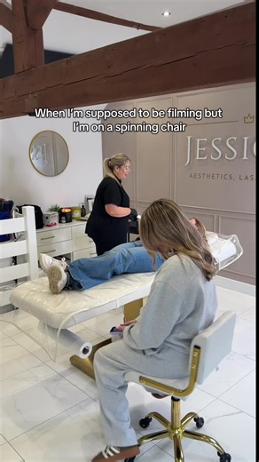 Who can concentrate when on a spinning chair 😂 #trend #spinningchair #bridgerton #fyp