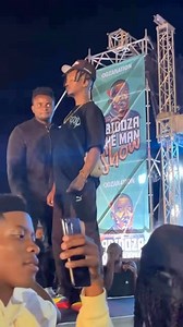 Emtee does it again 😭😭 imagine paying money to watch him Sleep on stage. Emtee will never revive his career he is done ✔️ They Chased him away 🚮 | Viral Magazine Dot.com