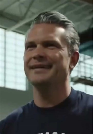 שר ההגנה האמריקאי, פיט הגסת', הגיע לאקדמיה הצבאית היוקרתית ווסט פוינט (West Point) כדי להצטרף לאימוני הכושר של הצוערים. במהלך האימון המשותף, הוכיח הגסת' שוב את עוצמתו הפיזית כאשר ביצע דחיקה בשכיבה (Bench Press) של 140 ק