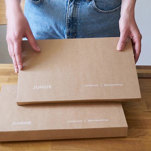 🖼️ Poster und gerahmte Prints ab €3,99 🇩🇪 100% in Deutschland produziert 🔨 Handgefertigte Rahmen 🌲 Papier aus nachhaltigen Quellen | JUNIQE