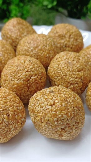 Perfect Winter Laddu 😋 | Healthy Indian Sweet | #viral #recipe #trending #shortsrecipe