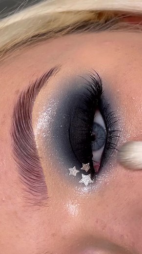 in your wildest dreams… ✨🤍 #smokeyeyeliner #makeuptutorial #eyeshadow