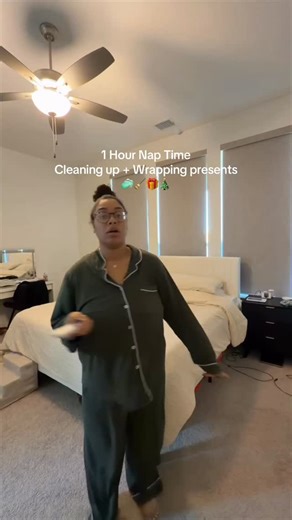 Olivia Kennedy on Instagram: "Does anyone else hate hanging up their clothes!!! Also December went by so fast😭"